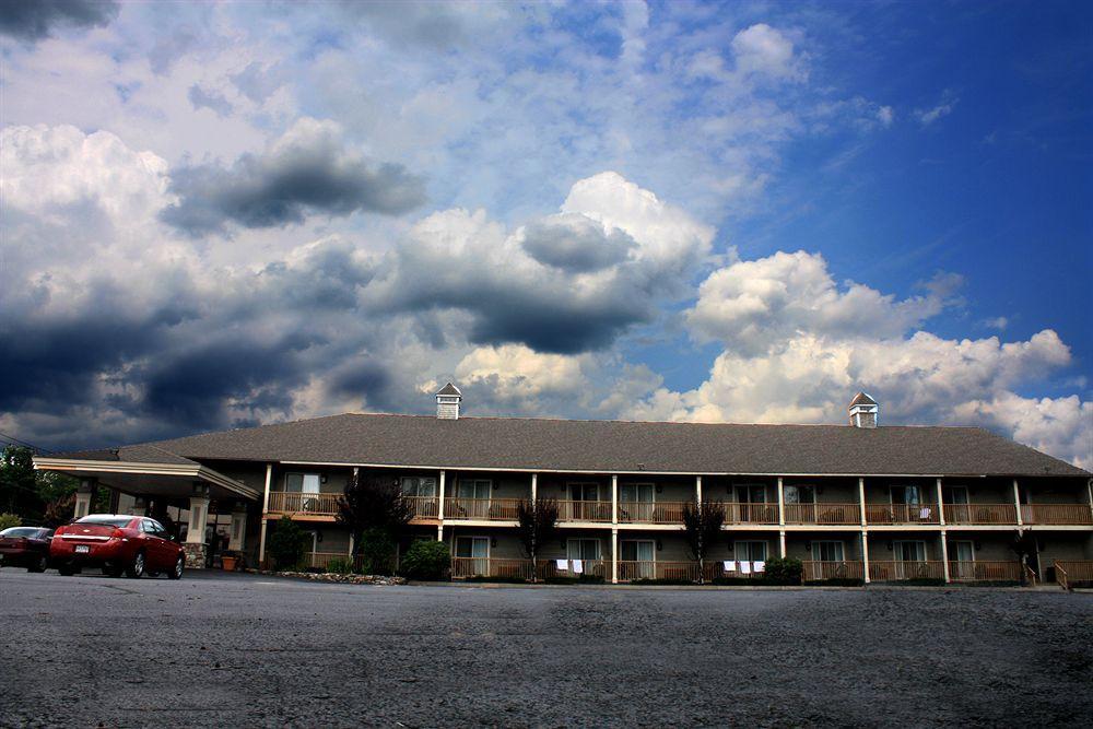 Hampton Falls Inn Exterior photo
