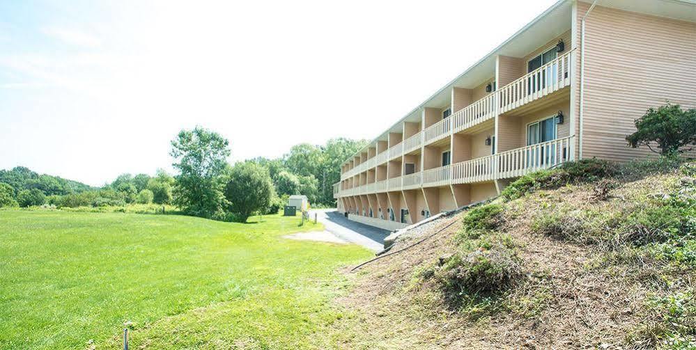 Hampton Falls Inn Exterior photo