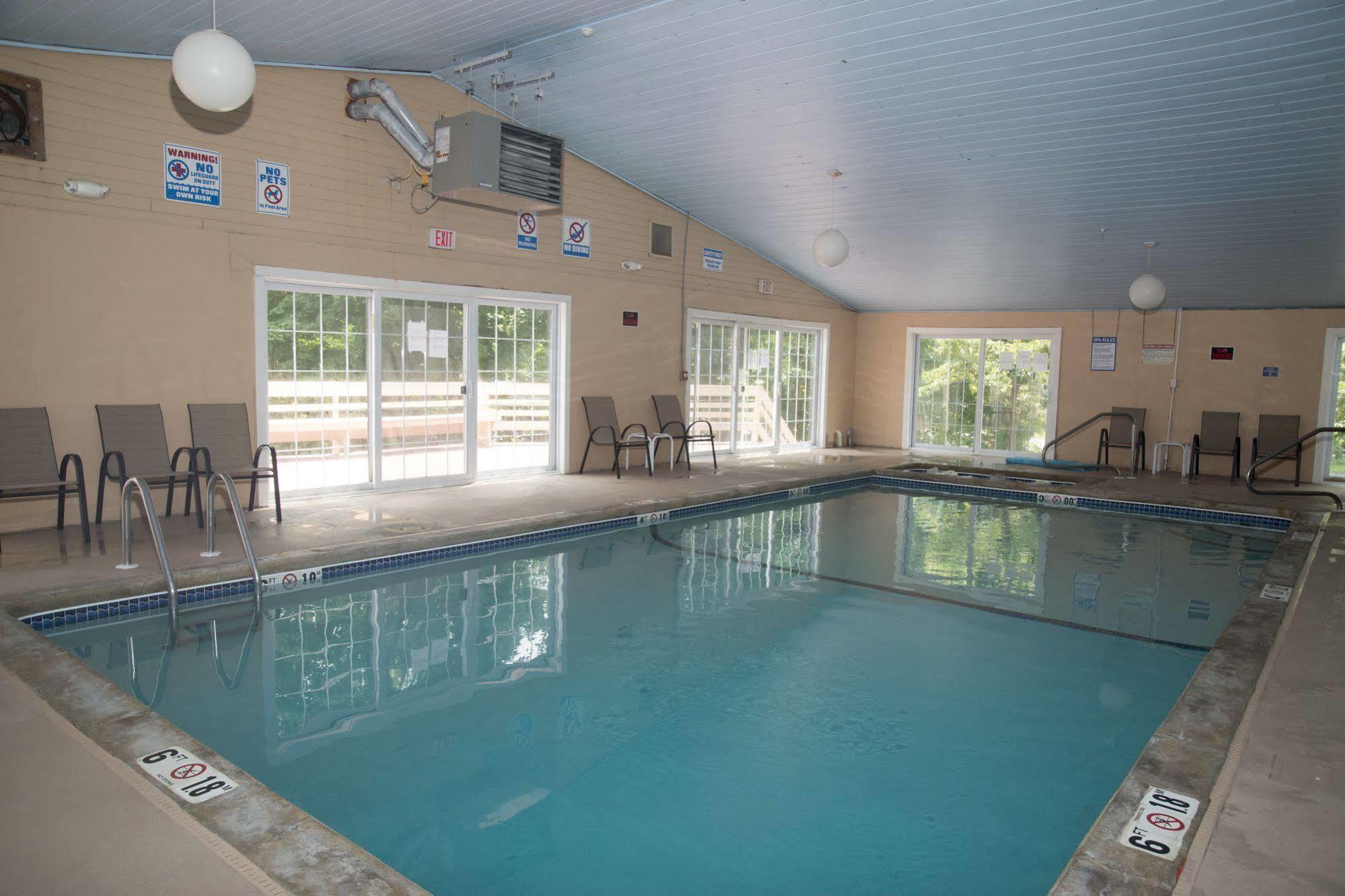 Hampton Falls Inn Exterior photo